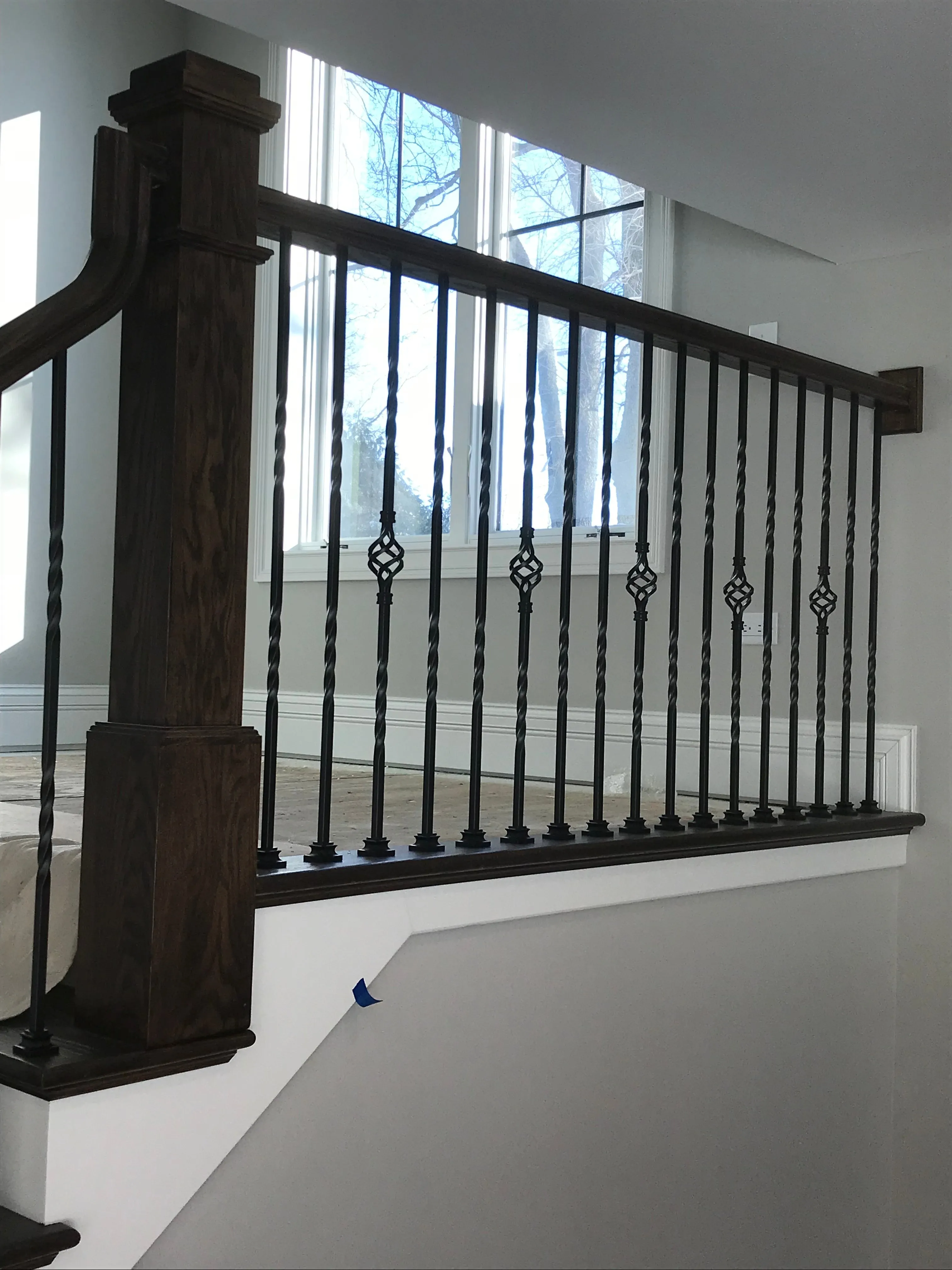 2550 Series 1TW Single Twist Iron Baluster