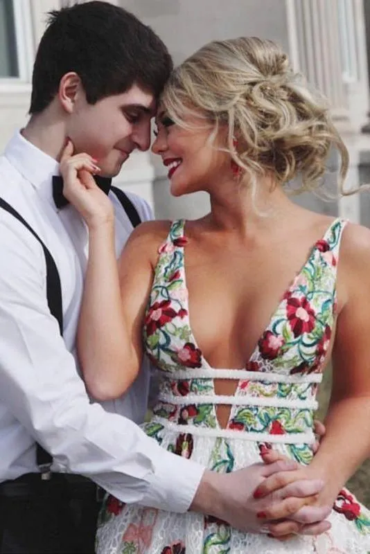 A Line V Neck Ivory Lace Prom Dresses with Embroidery Printed Evening Dresse TP0914