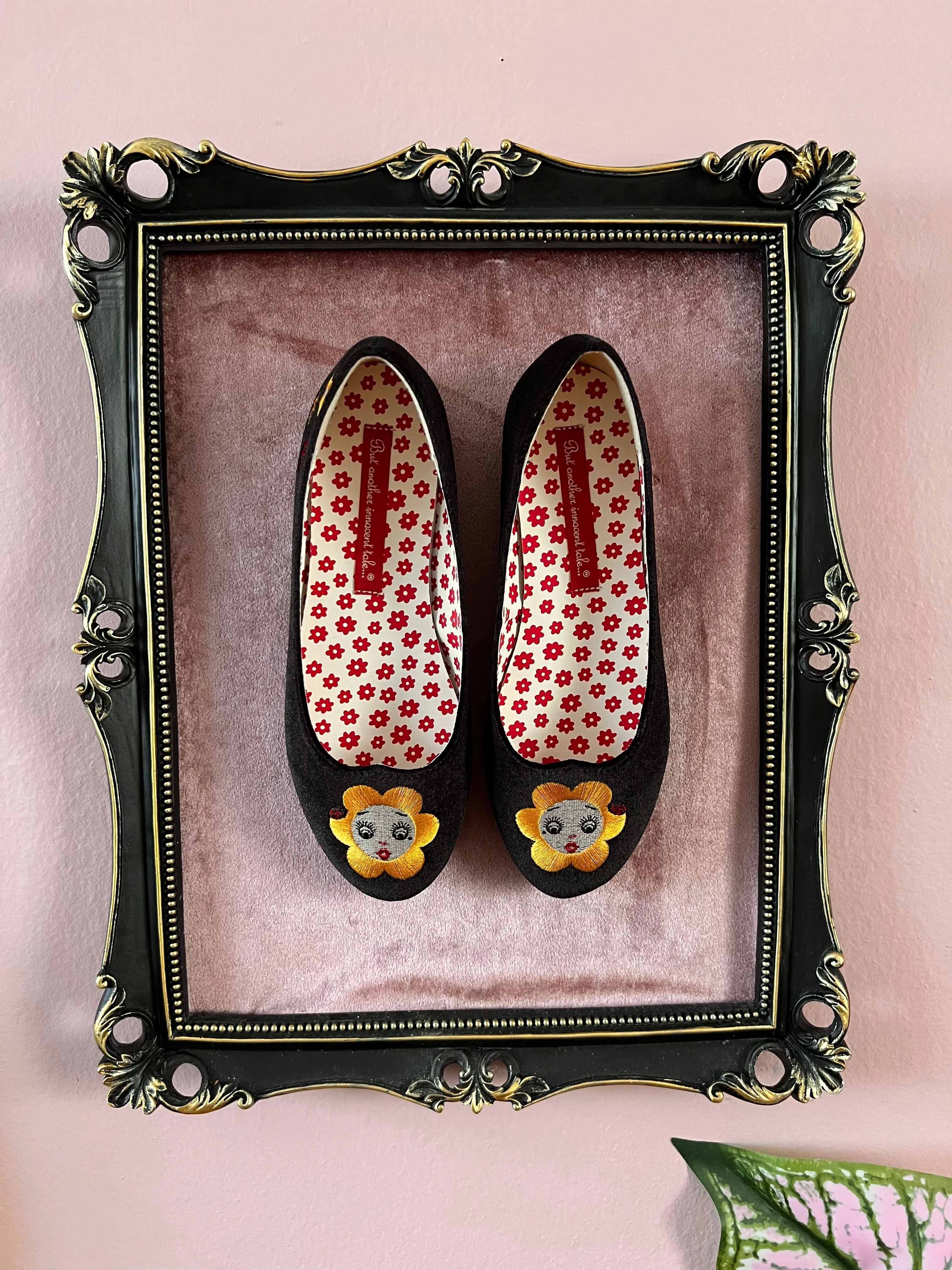 BAIT FOOTWEAR x MISS LADYBUG COLLABORATION "SWEET PEA" FLAT SHOES *BLACK