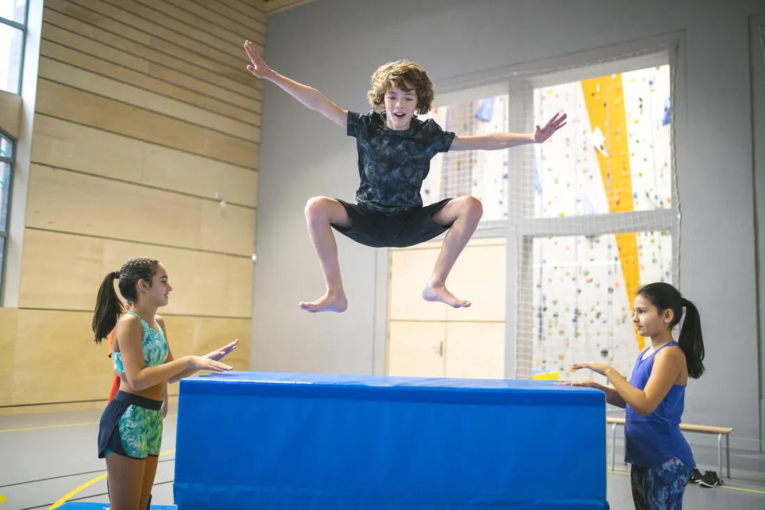 Boys' Breathable Synthetic Shorts W500