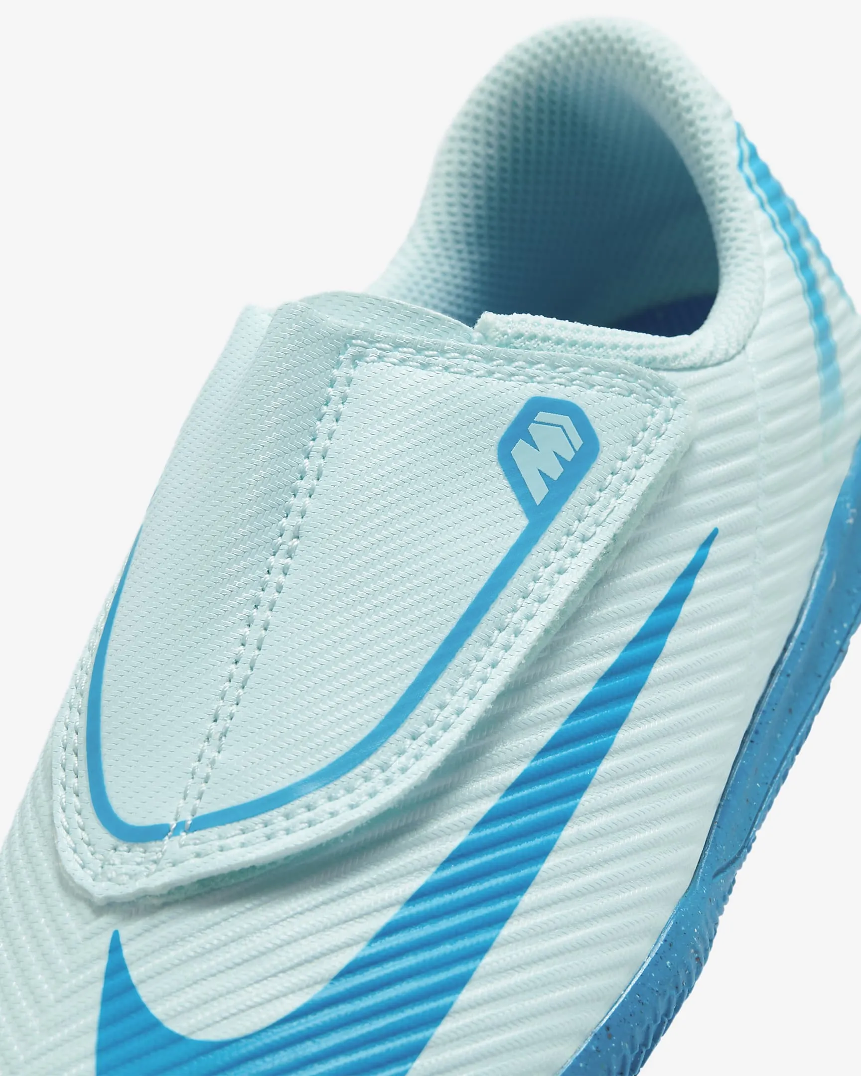 Nike Jr. Mercurial Vapor 16 Club Younger Kids' IC Low-Top Football Shoes