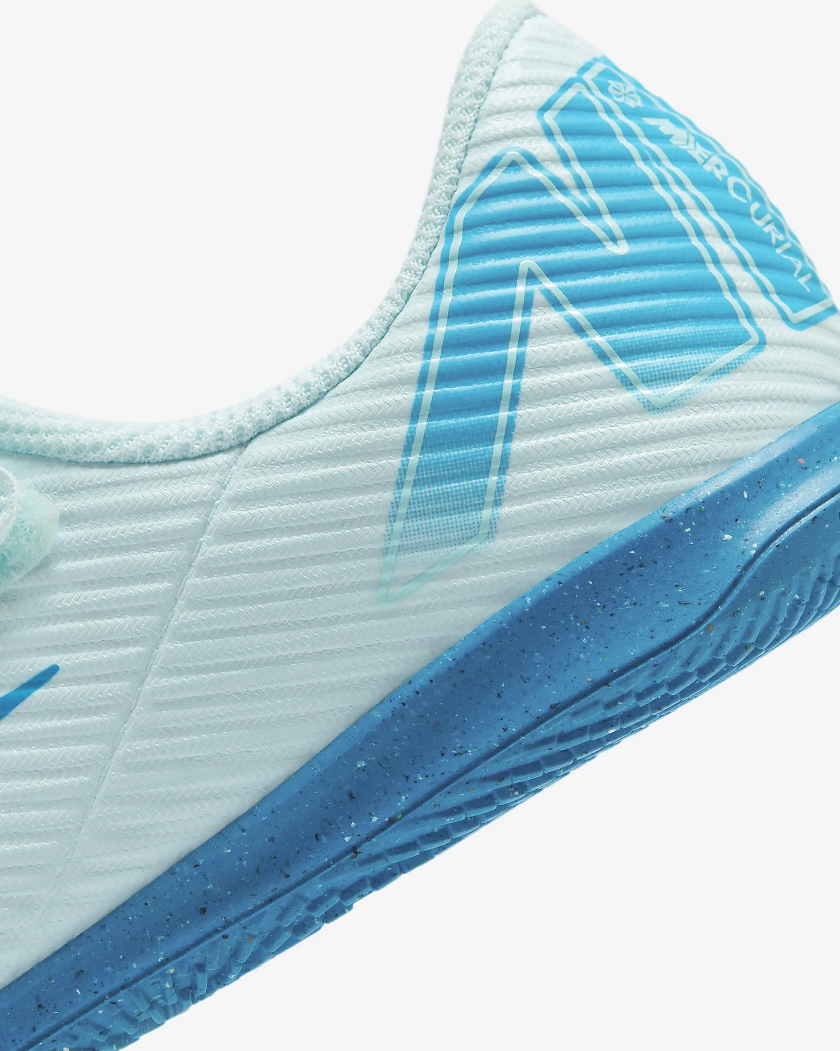 Nike Jr. Mercurial Vapor 16 Club Younger Kids' IC Low-Top Football Shoes