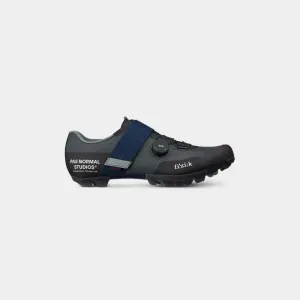 Pas Normal Studios x Fizik Ferox Carbon — Carbon Grey